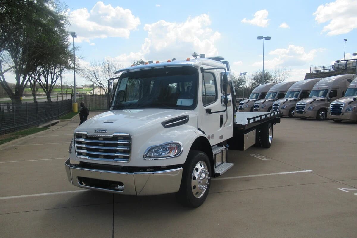 2025 Freightliner M2 106