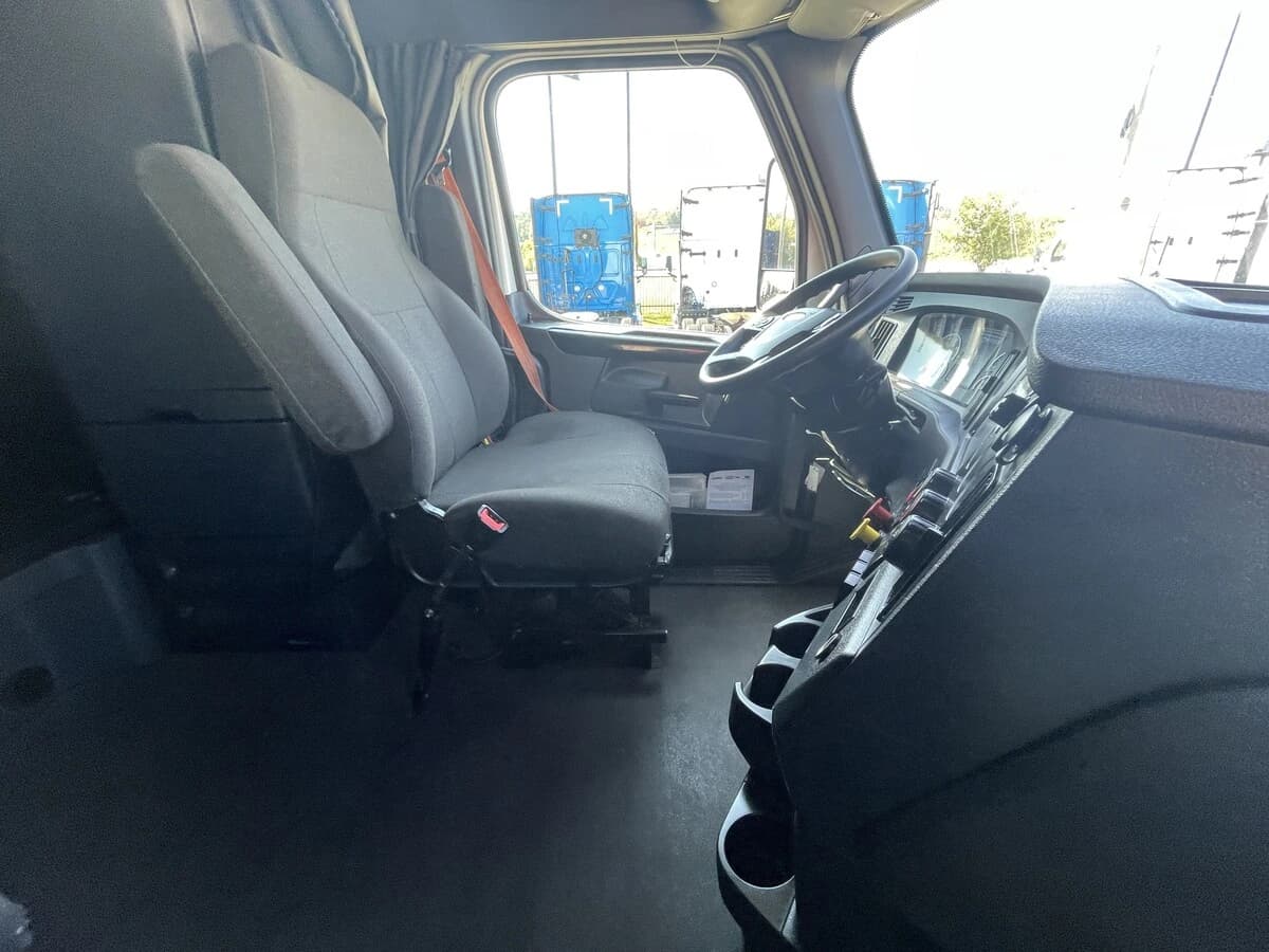 2023 Freightliner Cascadia in Chattanooga, TN — photo 30