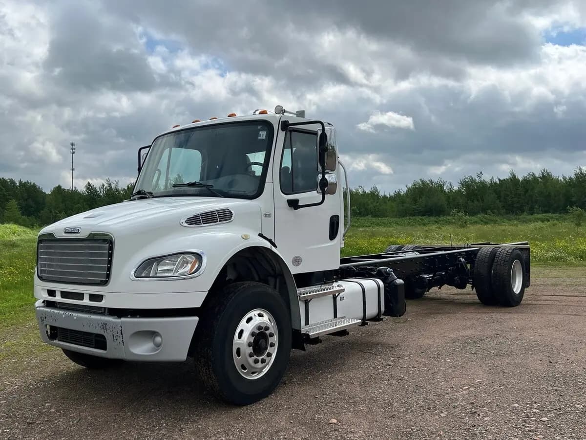 2019 Freightliner M2 106
