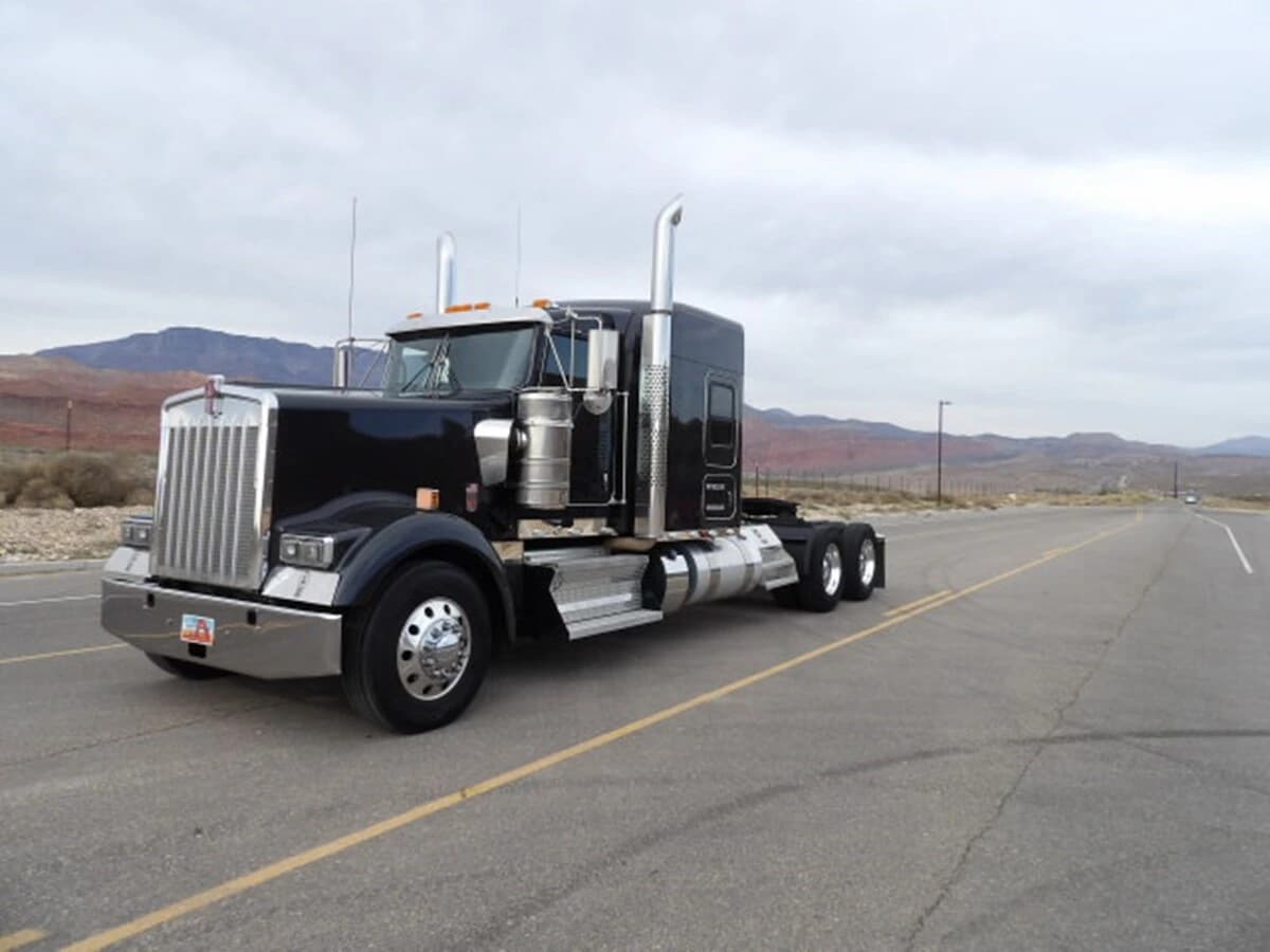 2022 Kenworth W900