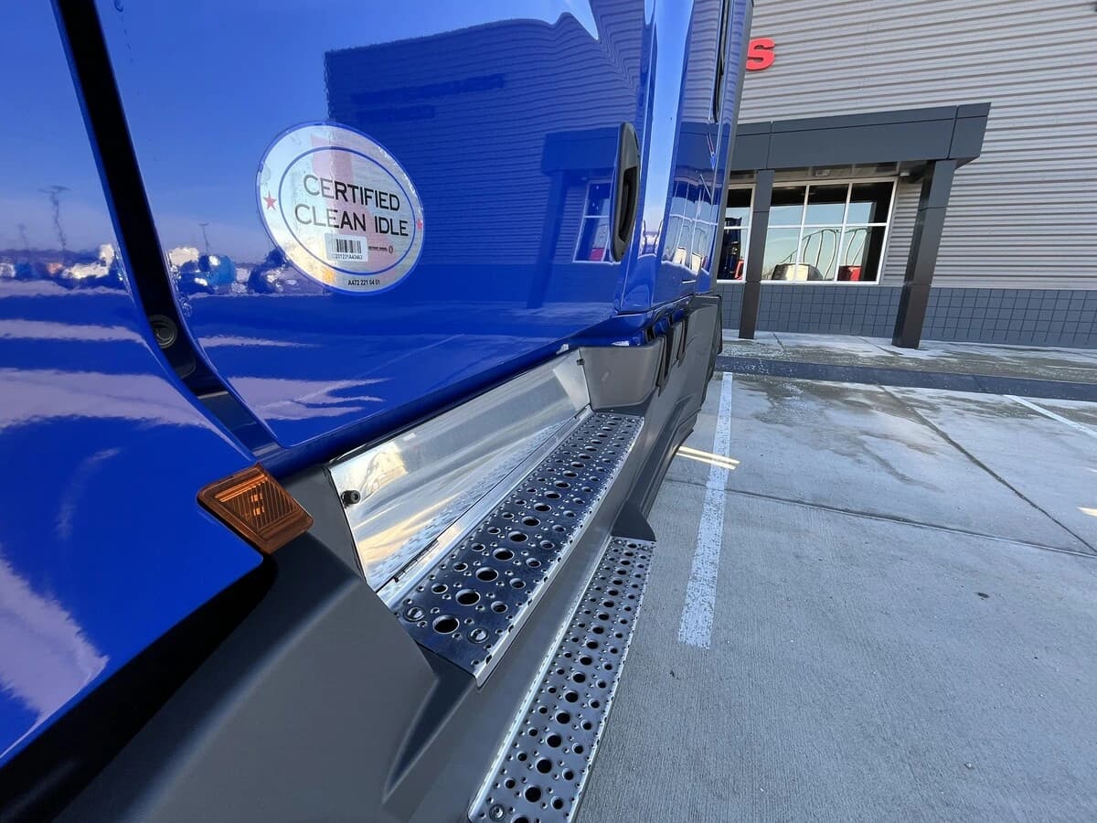2022 Freightliner Cascadia in Kansas City, MO — photo 22