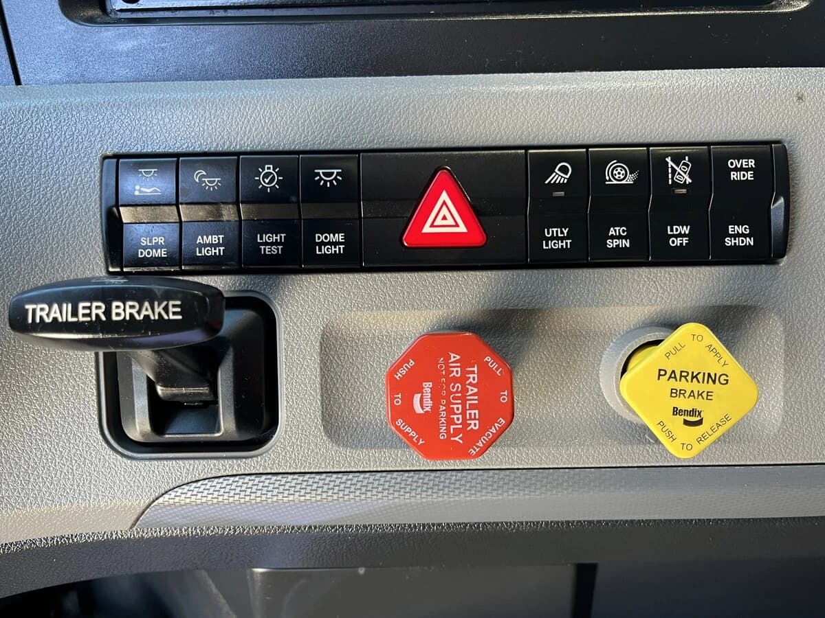 2022 Freightliner Cascadia in Kansas City, MO — photo 24