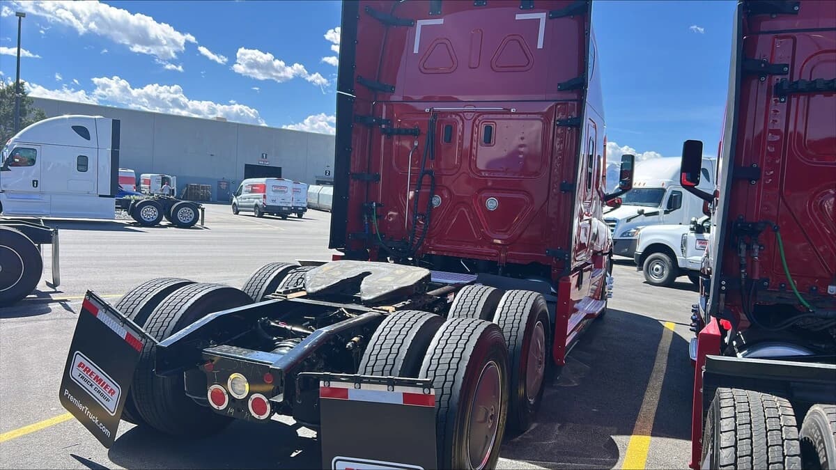 2022 Freightliner Cascadia in Salt Lake City, UT — photo 2
