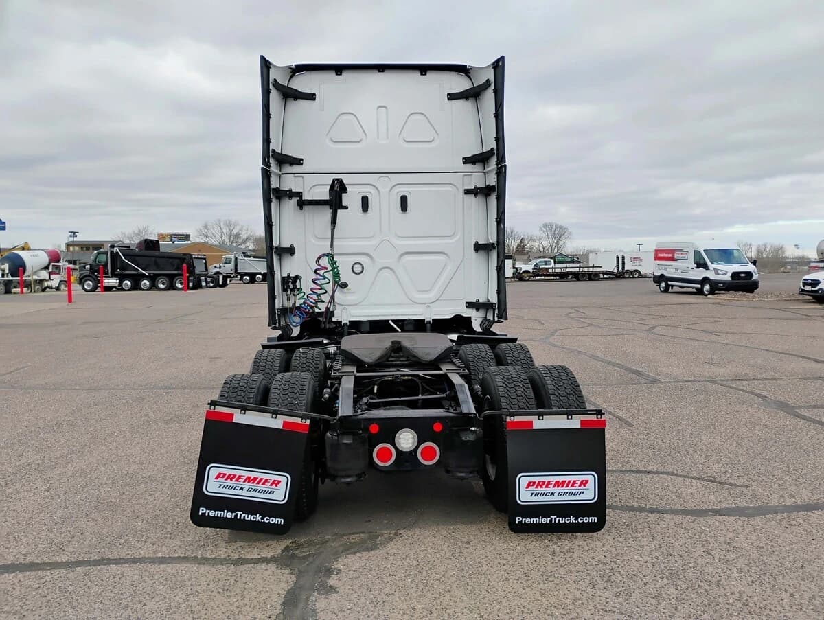 2024 Freightliner Cascadia in Chattanooga, TN — photo 6