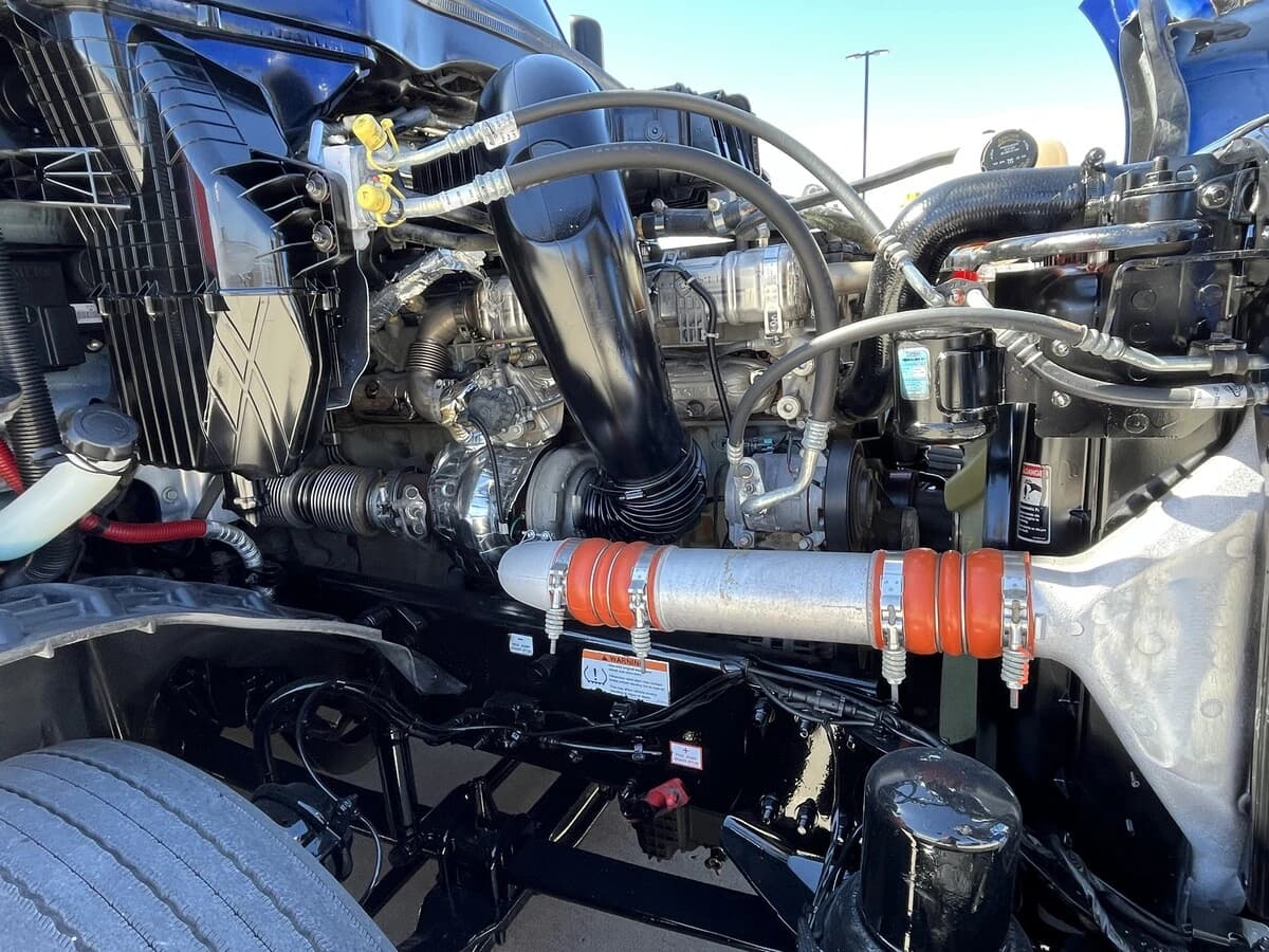 2022 Freightliner Cascadia in Kansas City, MO — photo 17