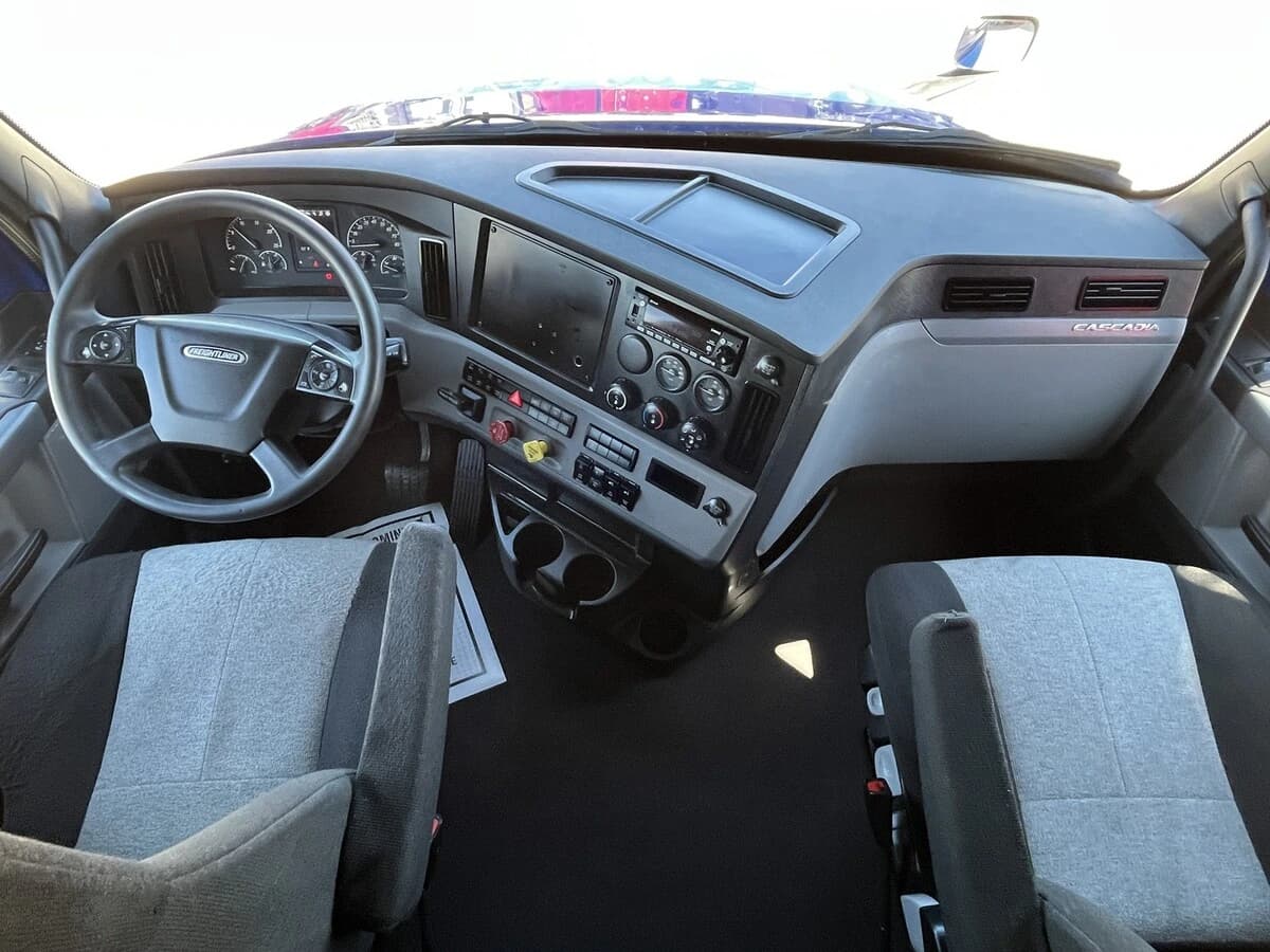 2022 Freightliner Cascadia in Kansas City, MO — photo 34