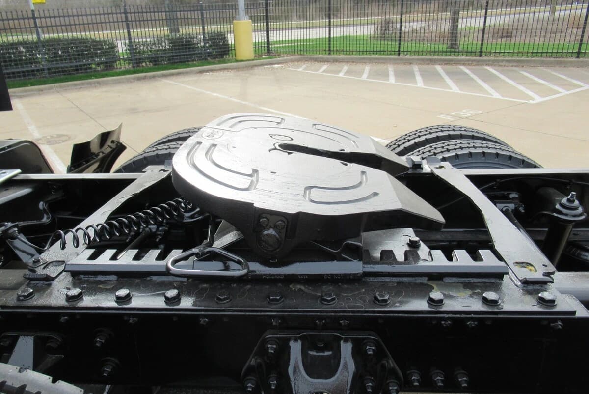 2023 Kenworth T680 in Dallas, TX — photo 16
