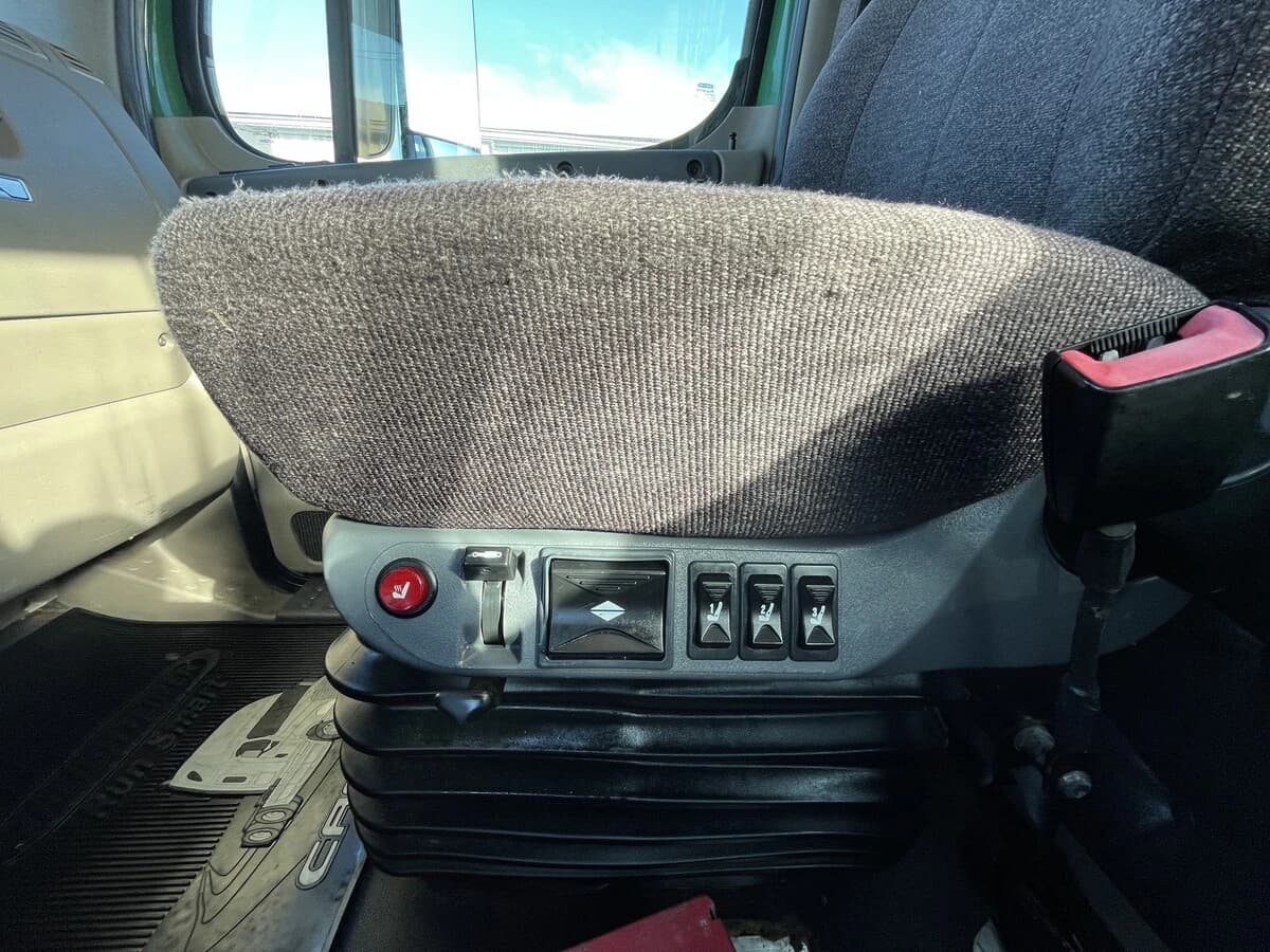 2012 Freightliner Cascadia in Mississauga, ON — photo 36