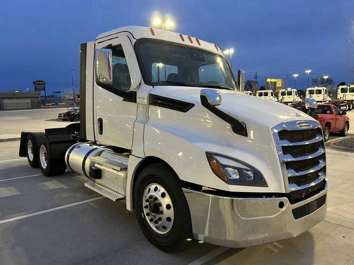 2023 Freightliner Cascadia in Amarillo, TX — photo 3