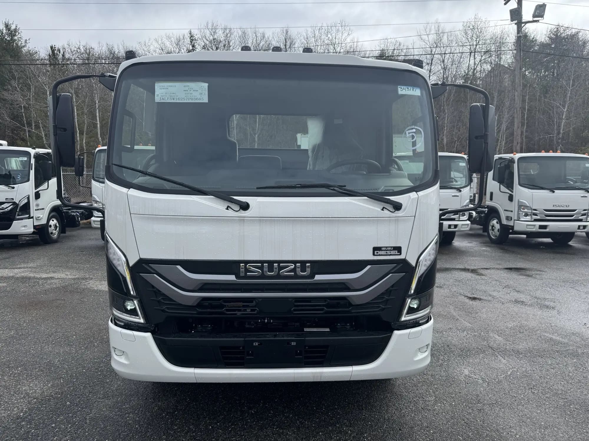 2025 Isuzu NRR in Wilmington, MA — photo 2