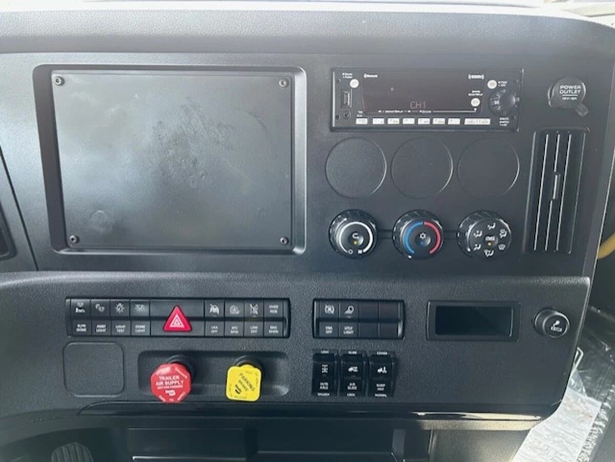 2024 Freightliner Cascadia in Fort Worth, TX — photo 20