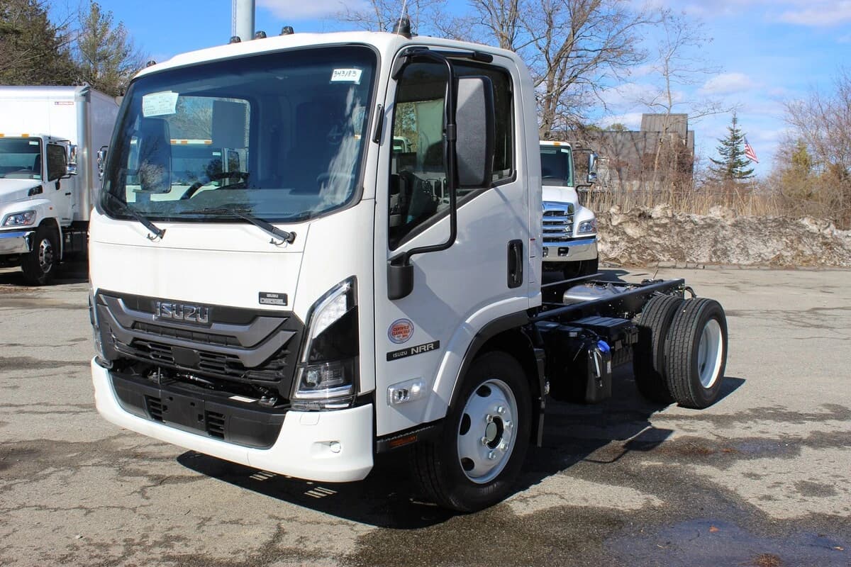 2025 Isuzu NRR