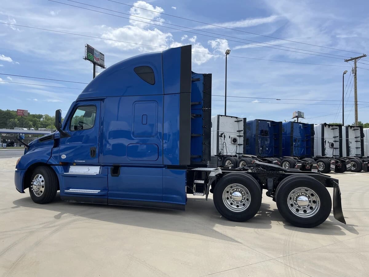 2021 Freightliner Cascadia in Chattanooga, TN — photo 14