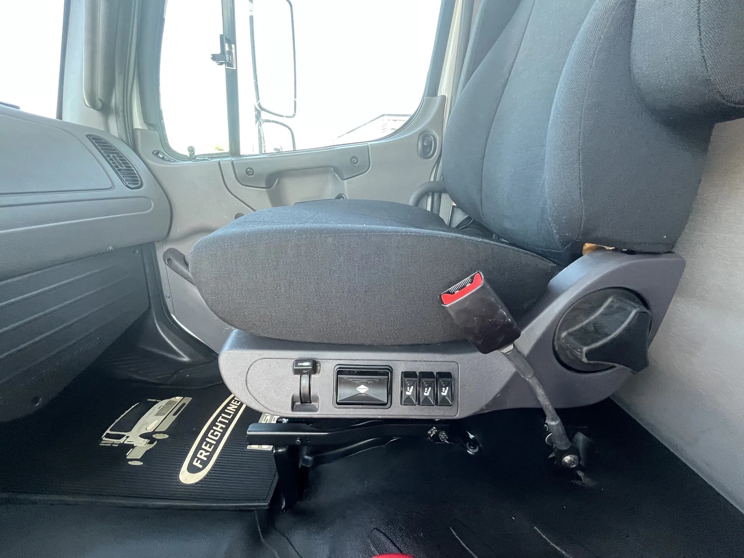 2019 Freightliner M2 106 in Mississauga, ON — photo 20