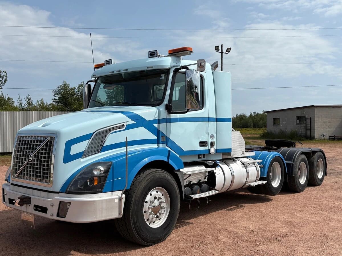 2017 Volvo VNL 860