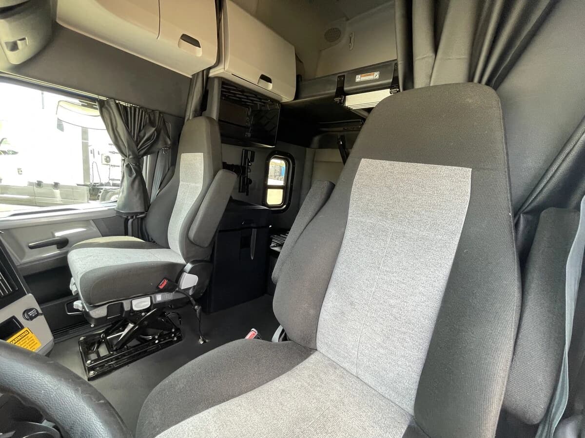 2021 Freightliner Cascadia in Chattanooga, TN — photo 19