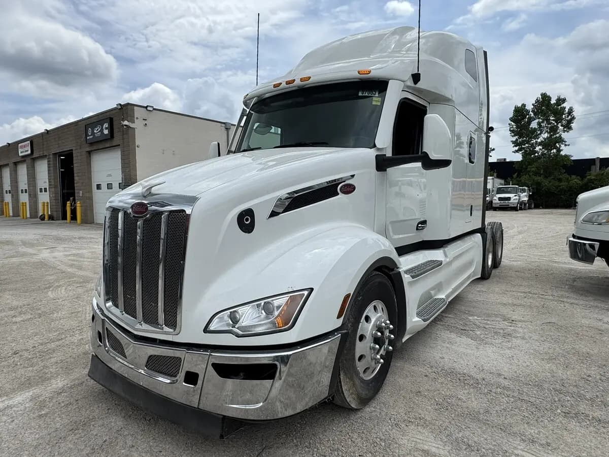 2023 Peterbilt 579