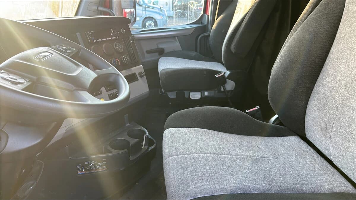 2022 Freightliner Cascadia in Salt Lake City, UT — photo 3