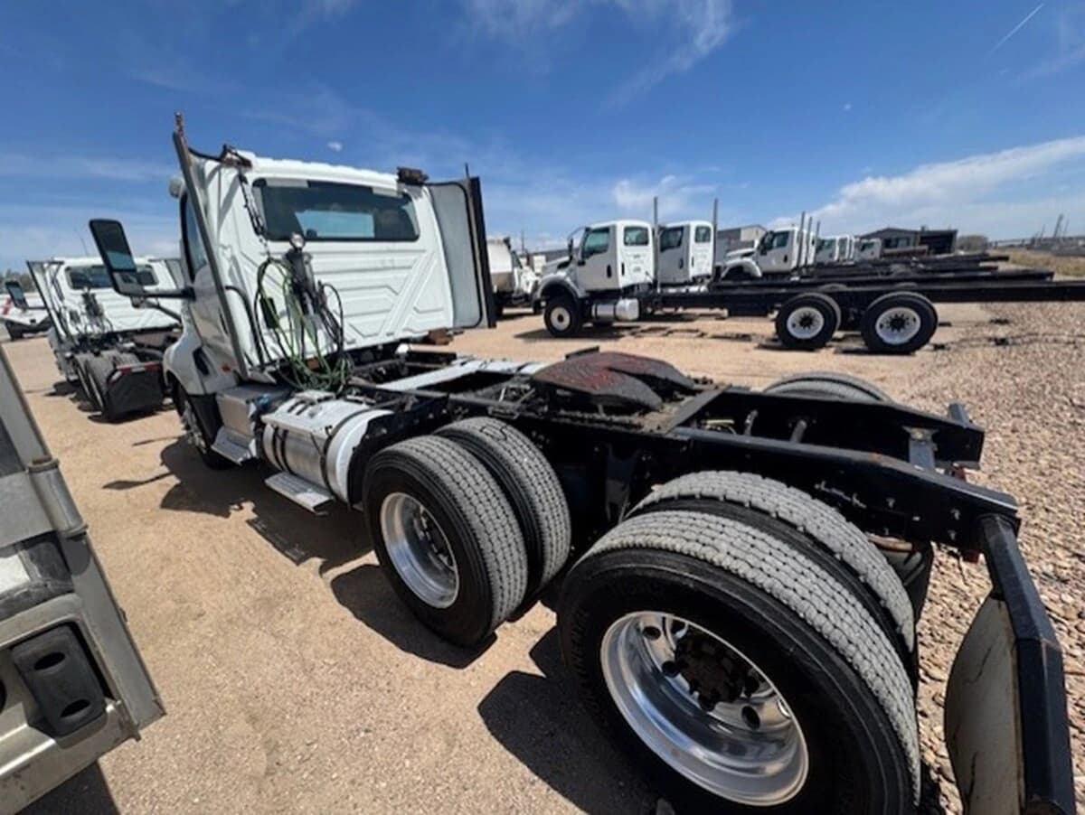 2019 International LT in Dodge City, KS — photo 4