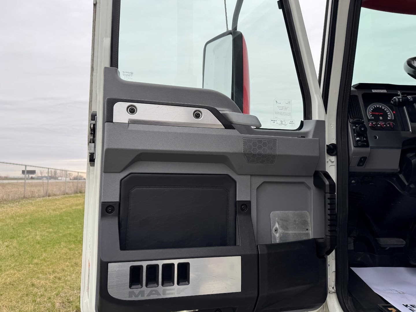 2023 Mack Anthem in Ankeny, IA — photo 11