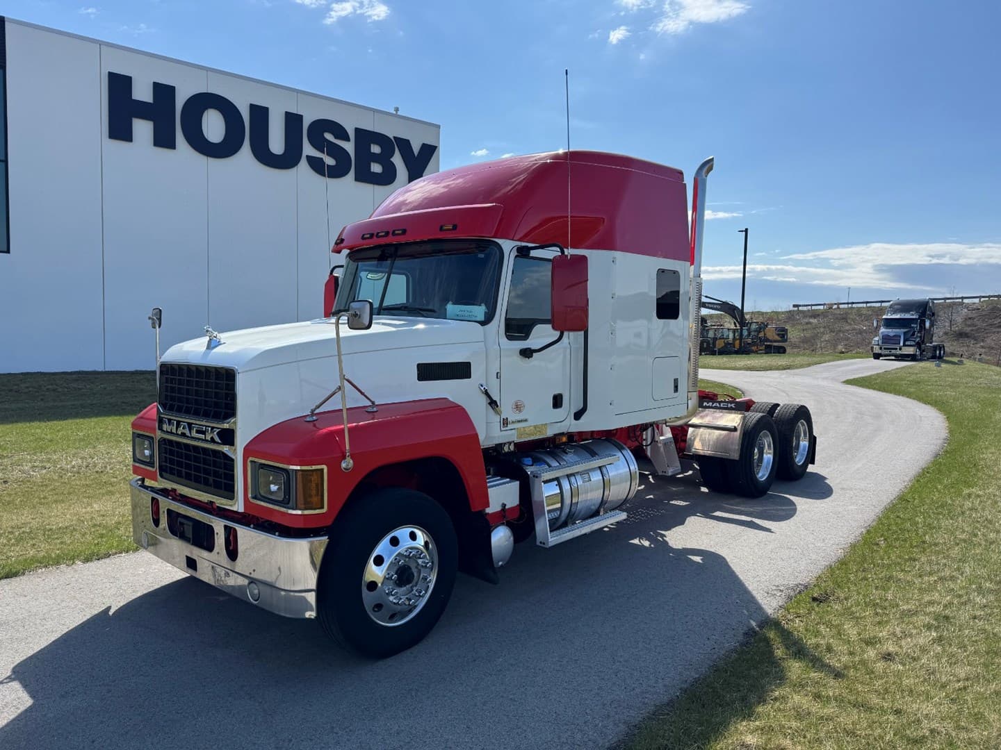 Used 2023 Mack Pinnacle