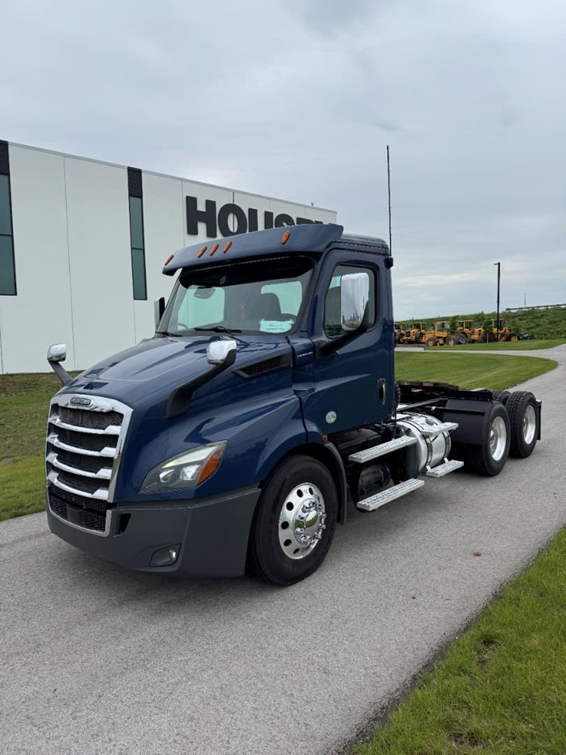 2019 FREIGHTLINER CASCADIA 113 - USED TRUCKS DAY CAB