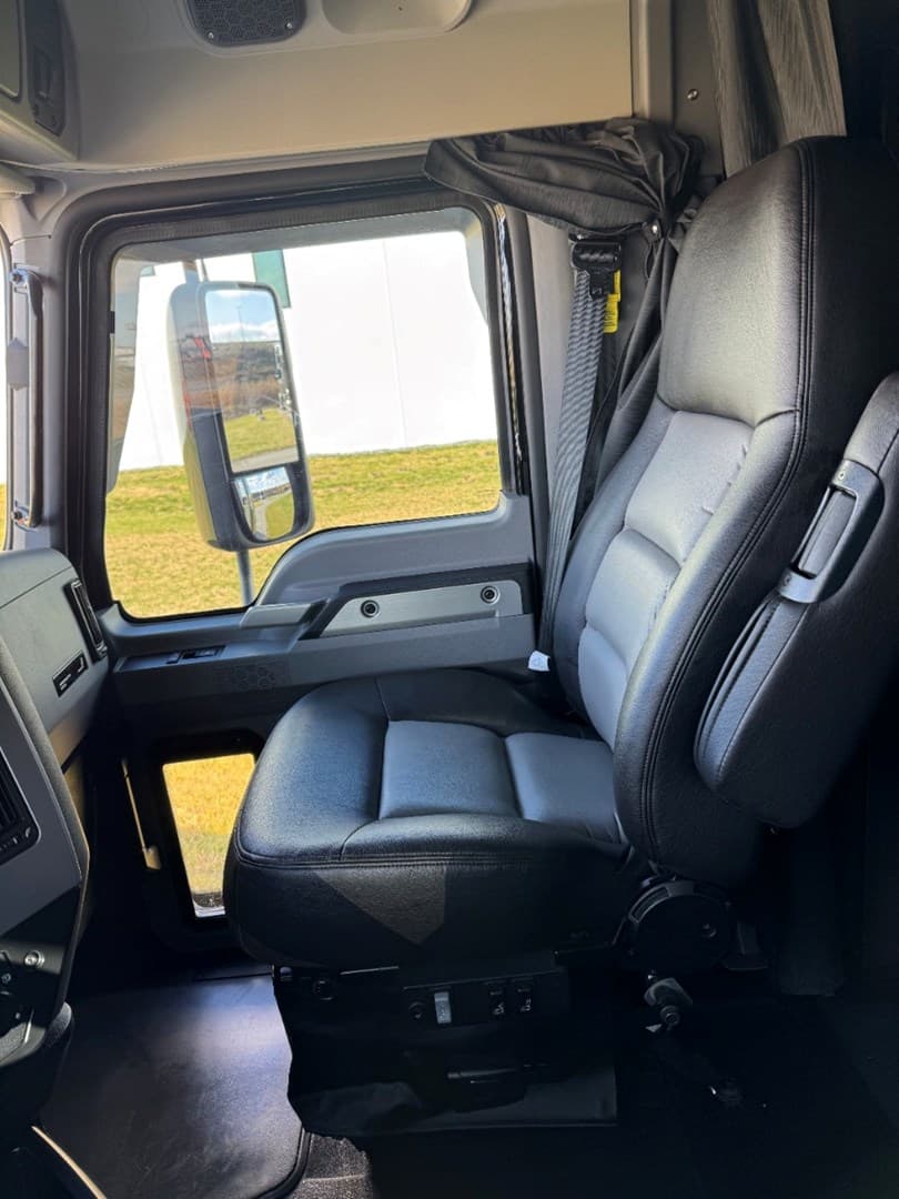 2023 Mack Anthem in Ankeny, IA — photo 17