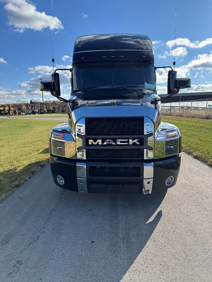 2023 Mack Anthem in Ankeny, IA — photo 2