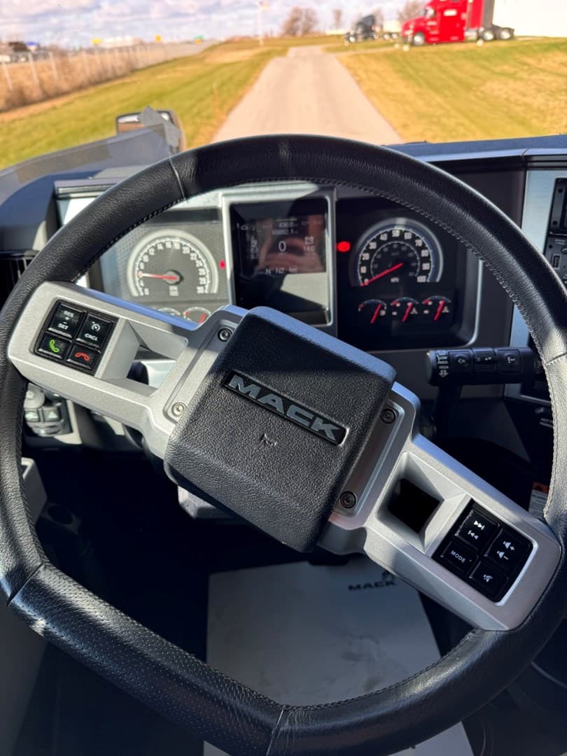 2023 Mack Anthem in Ankeny, IA — photo 14