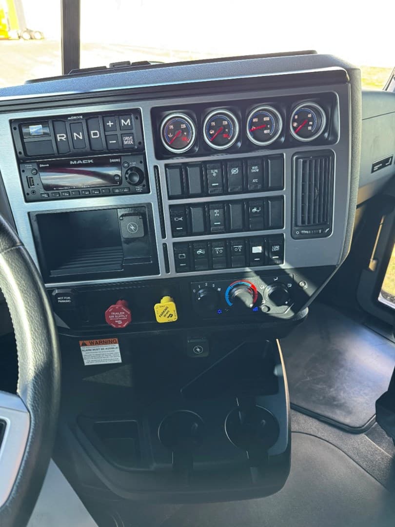 2023 Mack Anthem in Ankeny, IA — photo 16