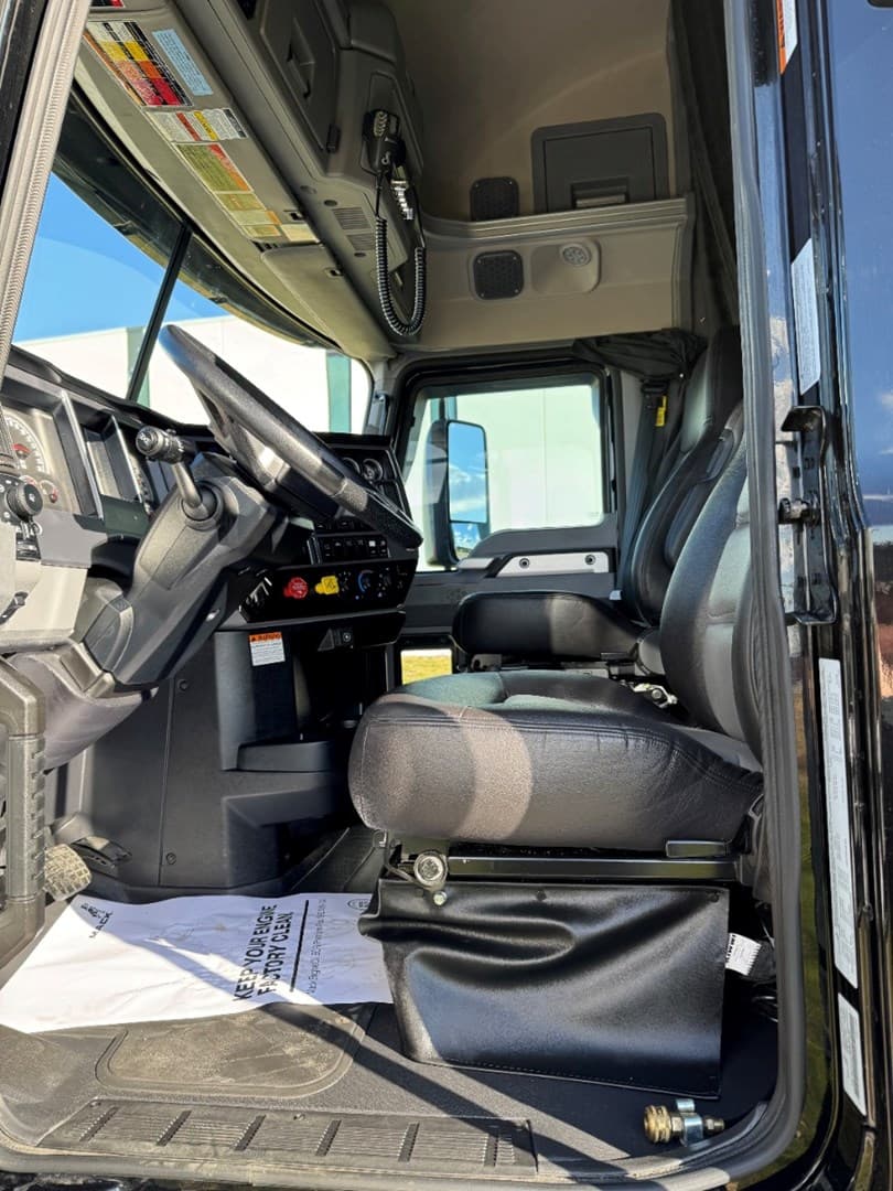 2023 Mack Anthem in Ankeny, IA — photo 12