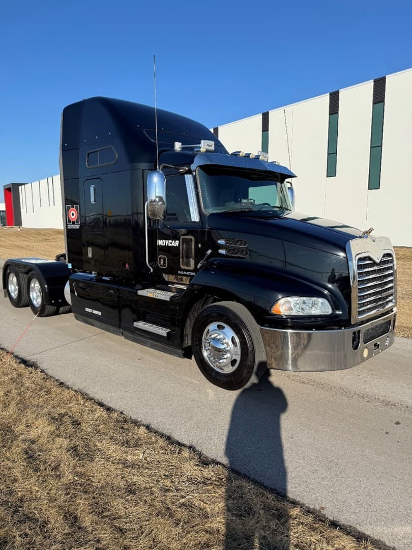2016 Mack Pinnacle in Ankeny, IA — photo 8