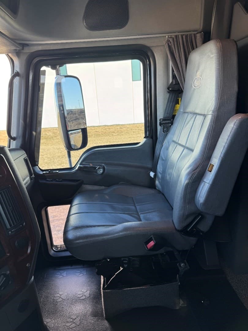 2016 Mack Pinnacle in Ankeny, IA — photo 17