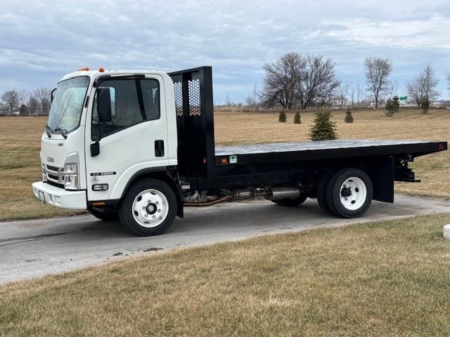 2026 Isuzu NRR Flatbed