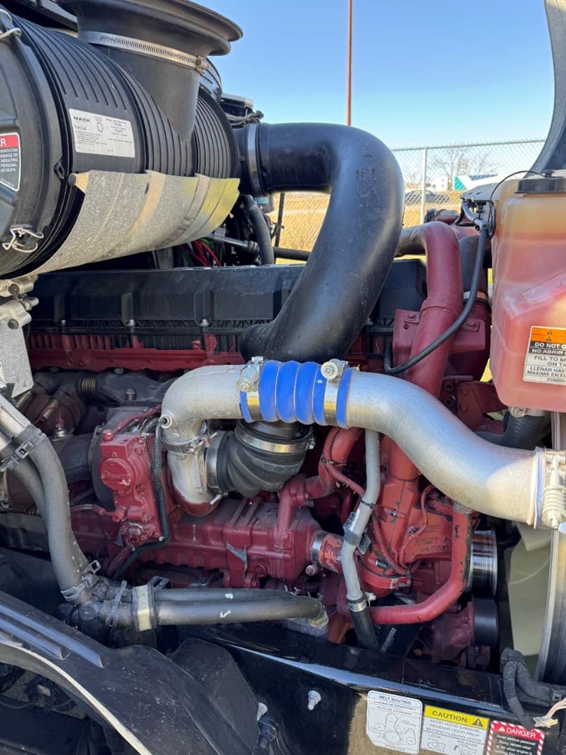 2022 Mack Anthem in Carroll, IA — photo 10