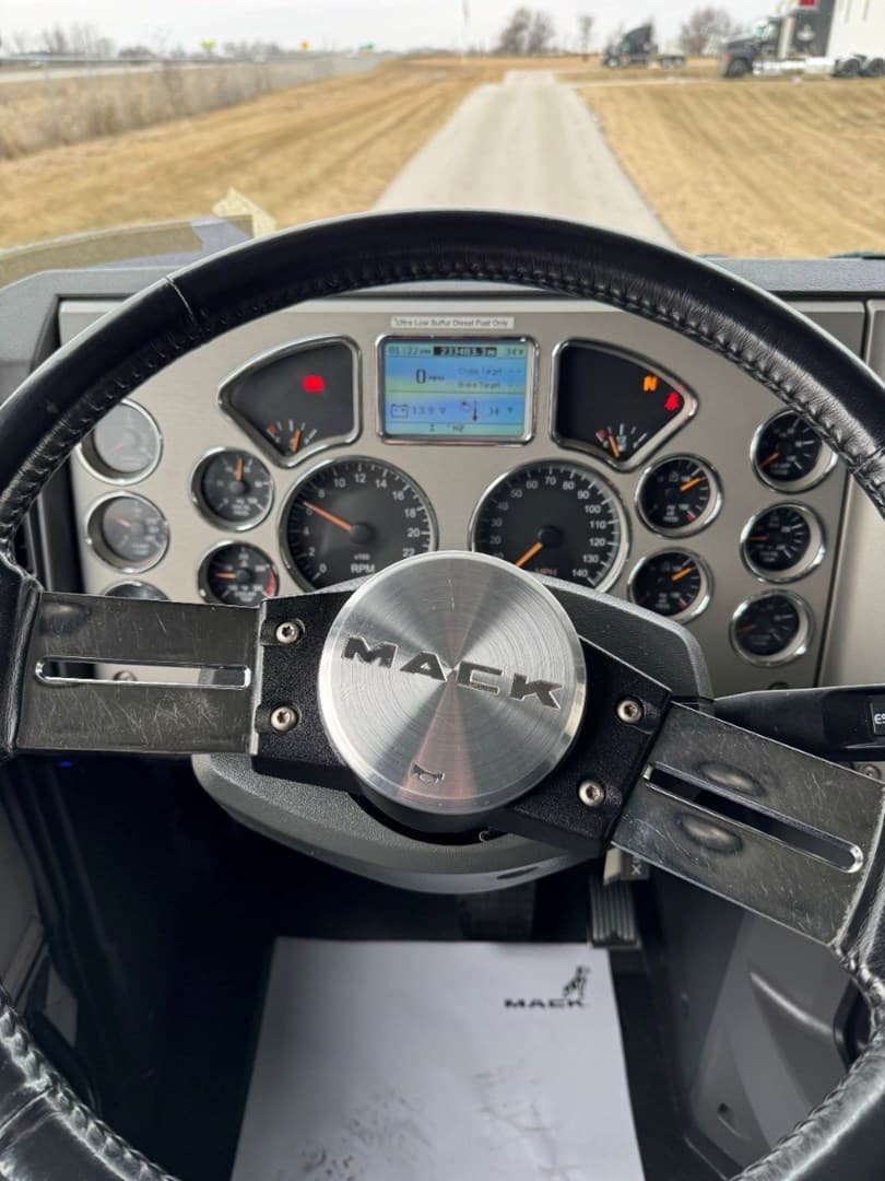 2017 Mack Pinnacle in Carroll, IA — photo 14