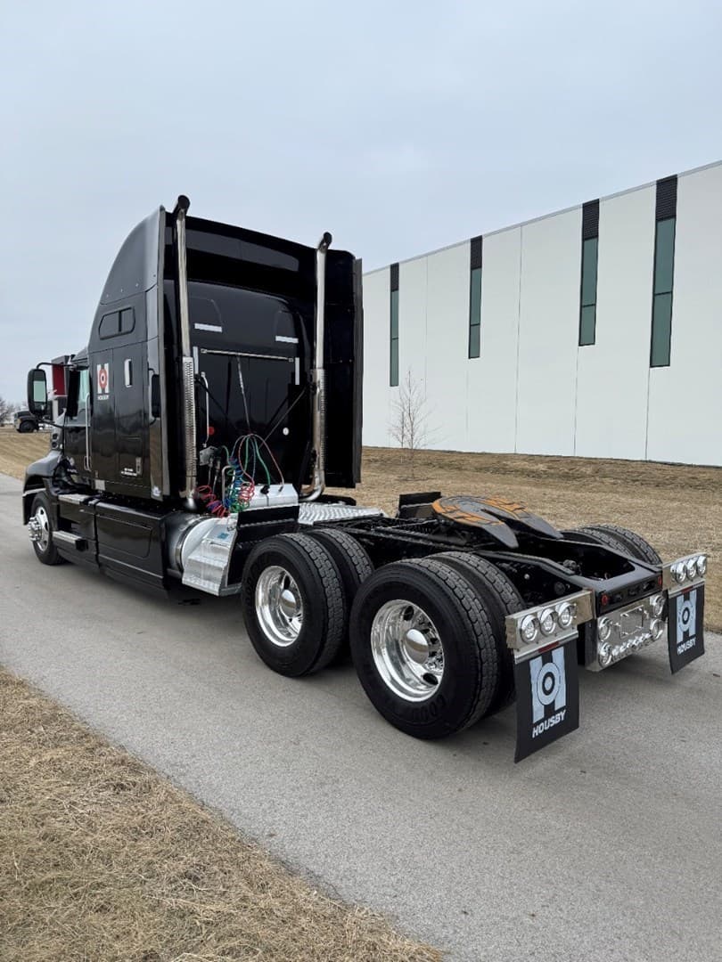 2017 Mack Pinnacle in Carroll, IA — photo 4