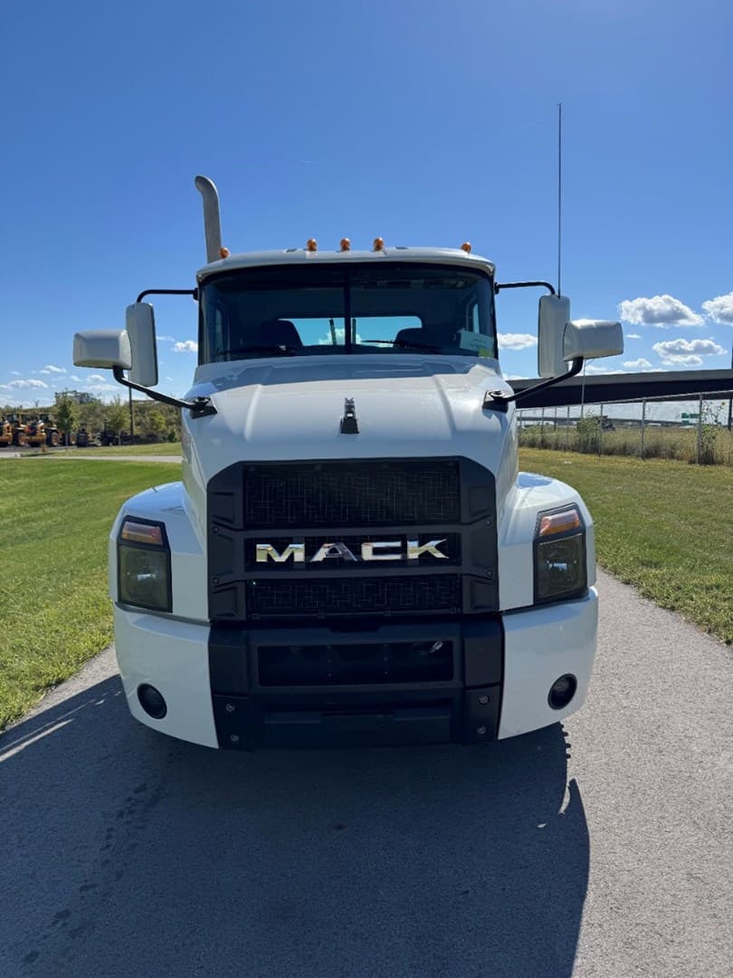 2022 Mack Anthem in Carroll, IA — photo 2