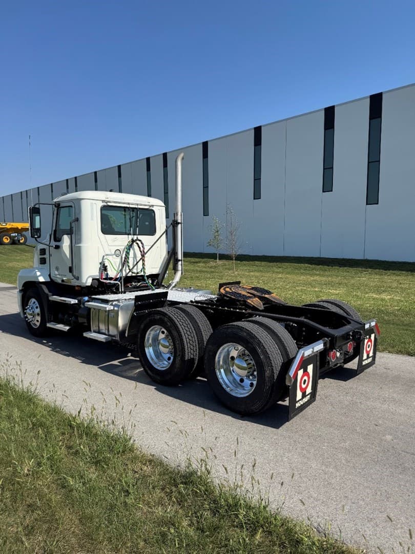 2022 Mack Anthem in Carroll, IA — photo 4