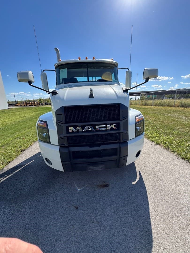 2022 Mack Anthem in Carroll, IA — photo 2