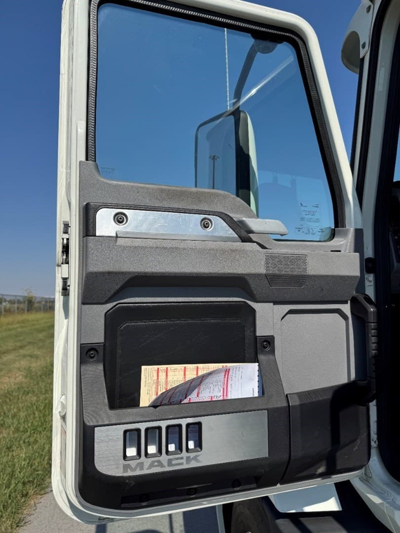 2022 Mack Anthem in Carroll, IA — photo 11