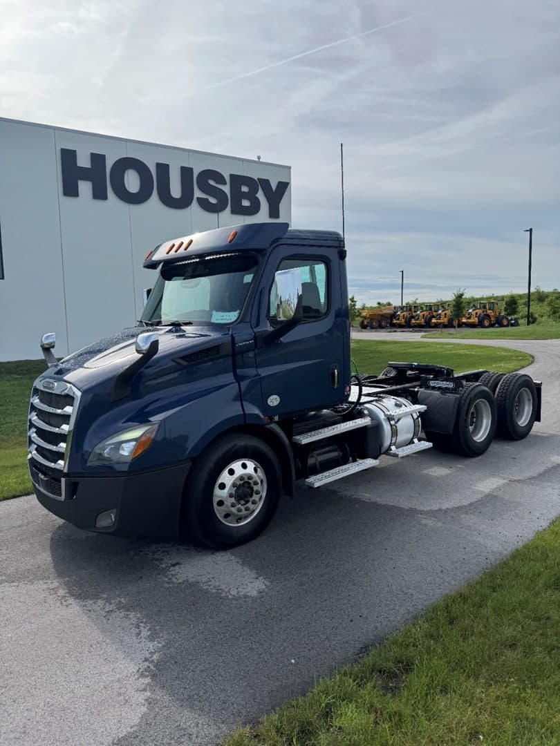 2019 FREIGHTLINER CASCADIA 113 - USED TRUCKS DAY CAB