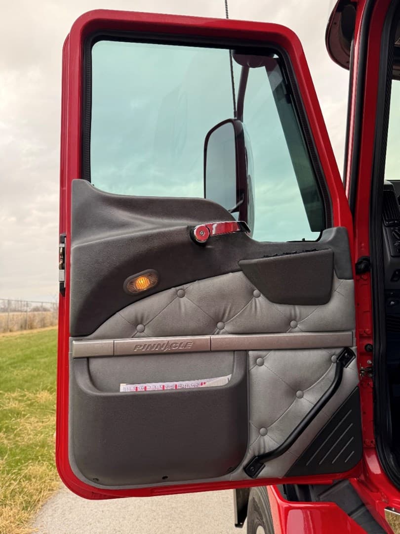 2018 Mack Pinnacle in Carroll, IA — photo 11