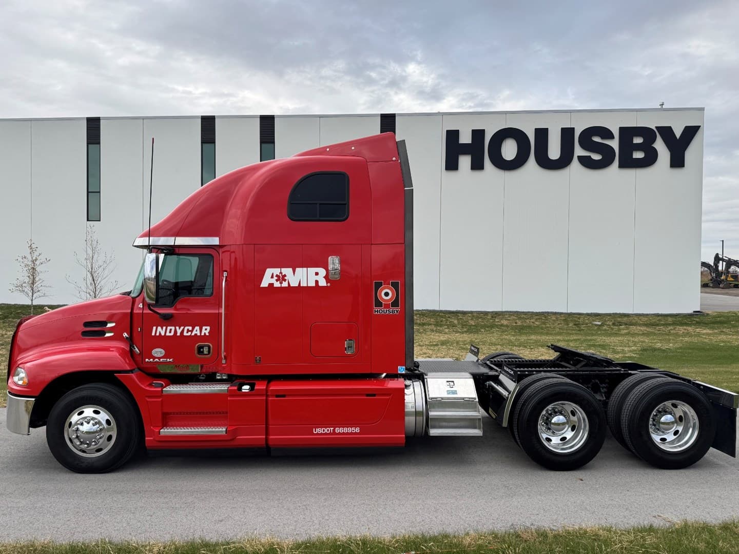 2018 Mack Pinnacle in Carroll, IA — photo 3