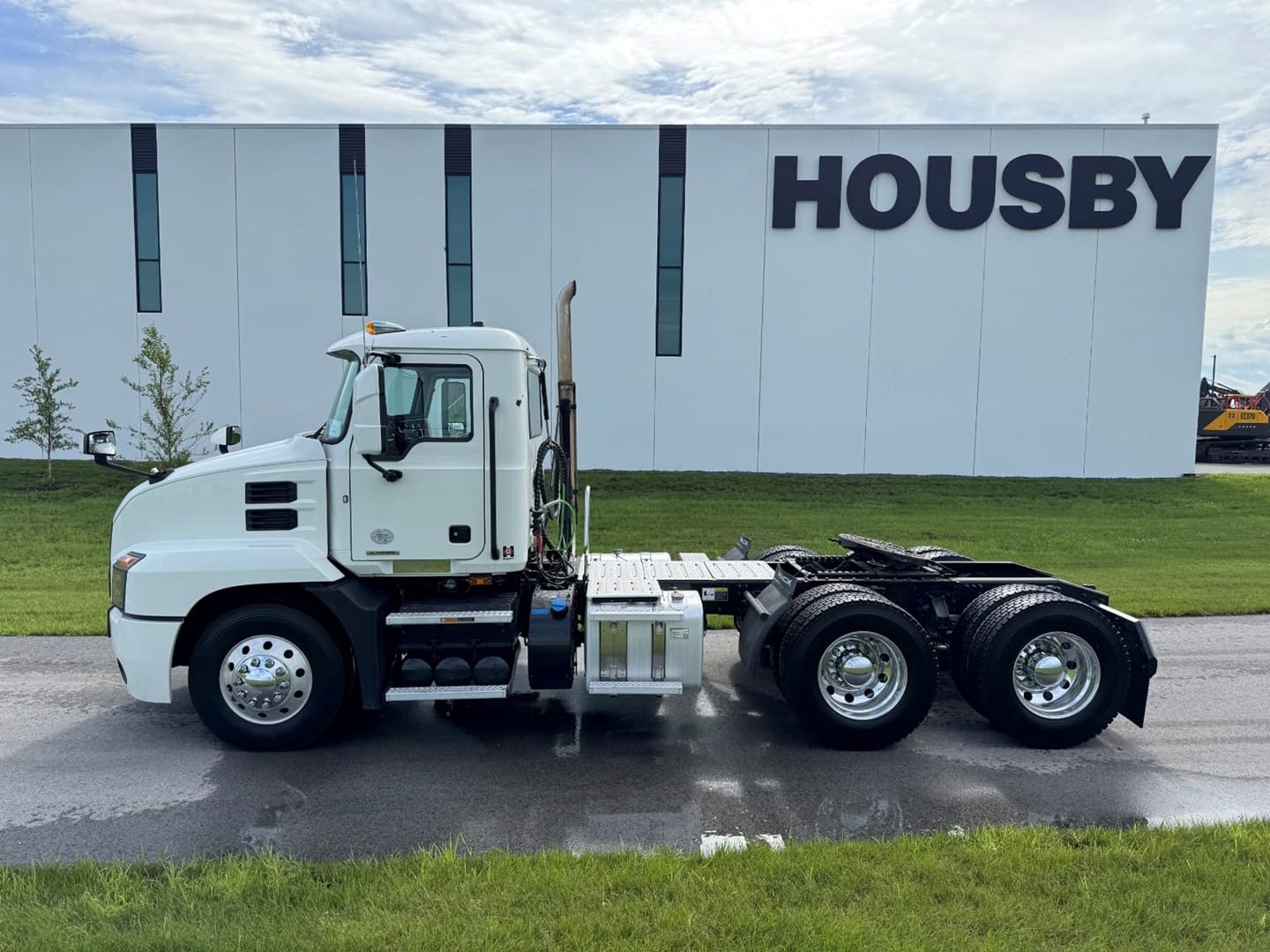 2022 Mack Anthem in Carroll, IA — photo 3