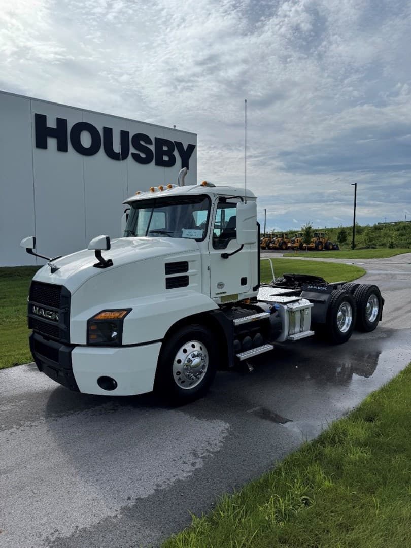 2022 MACK AN64T - USED TRUCKS DAY CAB