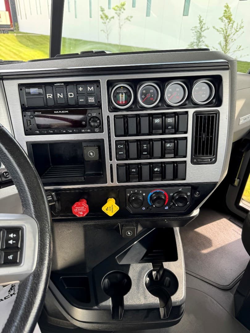 2022 Mack Anthem in Carroll, IA — photo 16