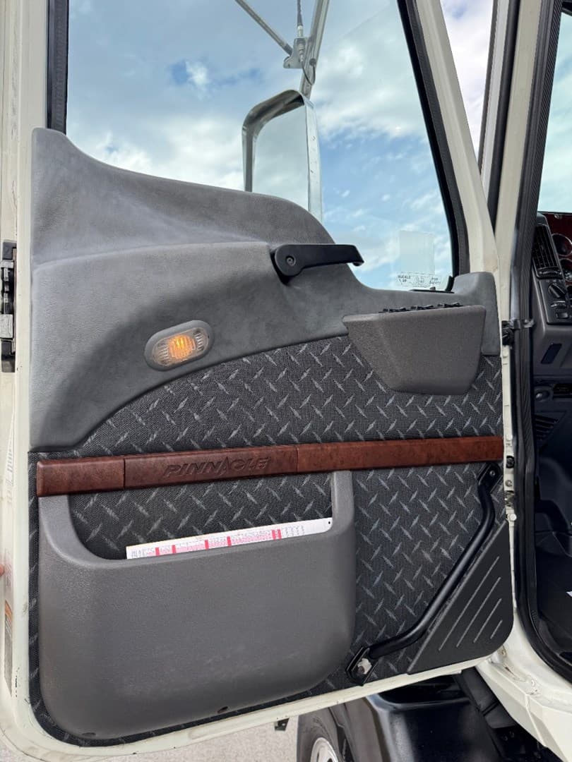 2018 Mack Pinnacle in Ankeny, IA — photo 11