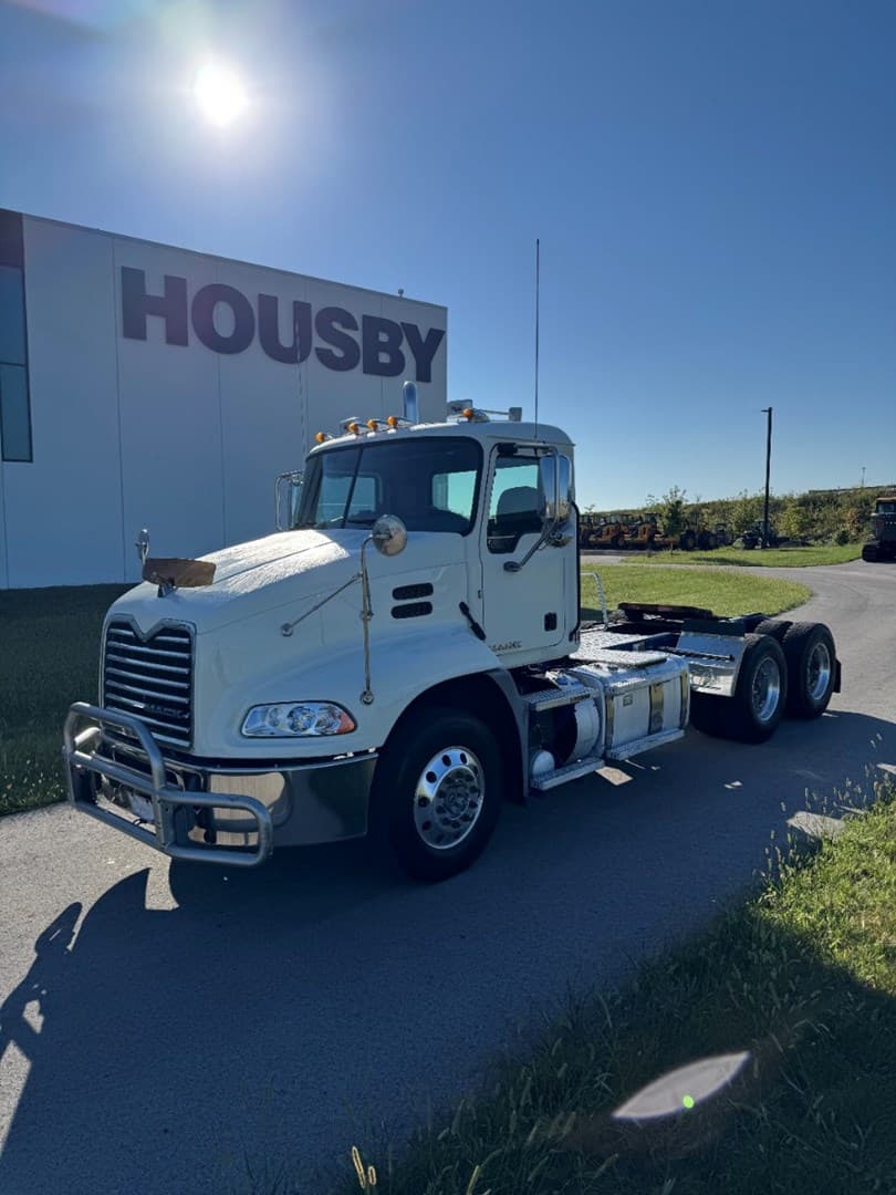2016 Mack Day Cab