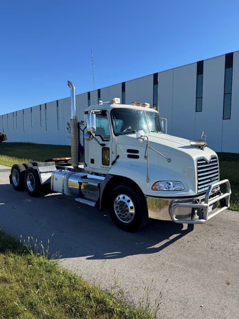2016 Mack Pinnacle in Ankeny, IA — photo 8